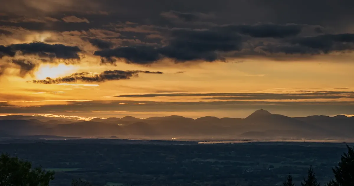 Vue de Clermont-Ferrand avec la cathédrale en pierre de Volvic