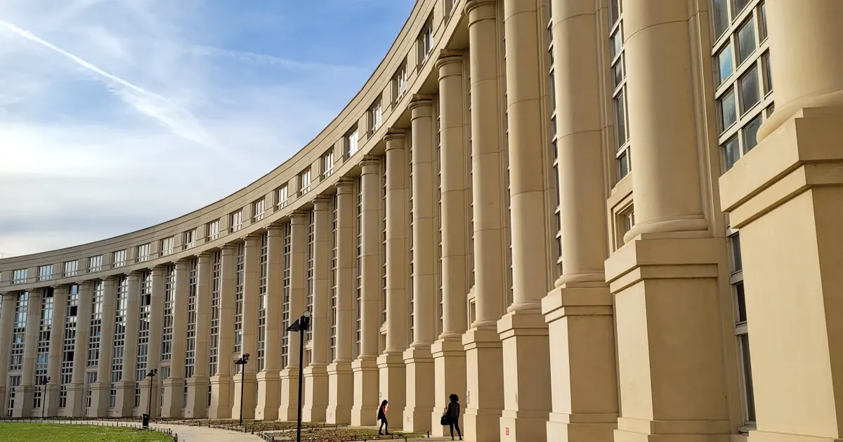 Vue du quartier Antigone à Montpellier avec son architecture néo-classique